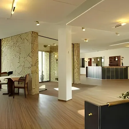 فندق Balland's & Restaurant 3*