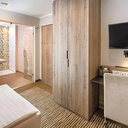 Balland's & Restaurant Hotell 3*